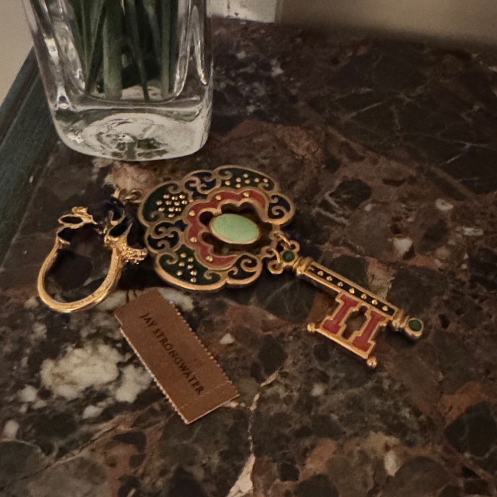 New W/tags Jay Strongwater Ornate Gold and Green Key Decor